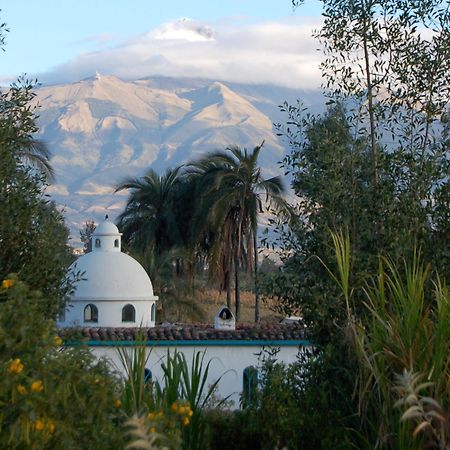 Las Palmeras Inn Отавало Экстерьер фото