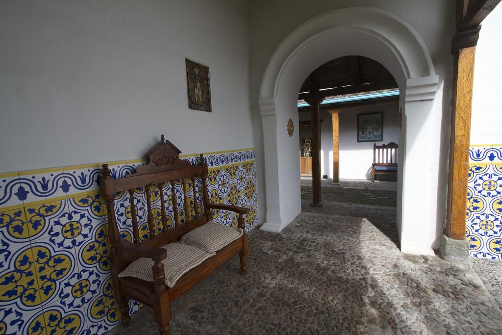 Las Palmeras Inn Отавало Экстерьер фото