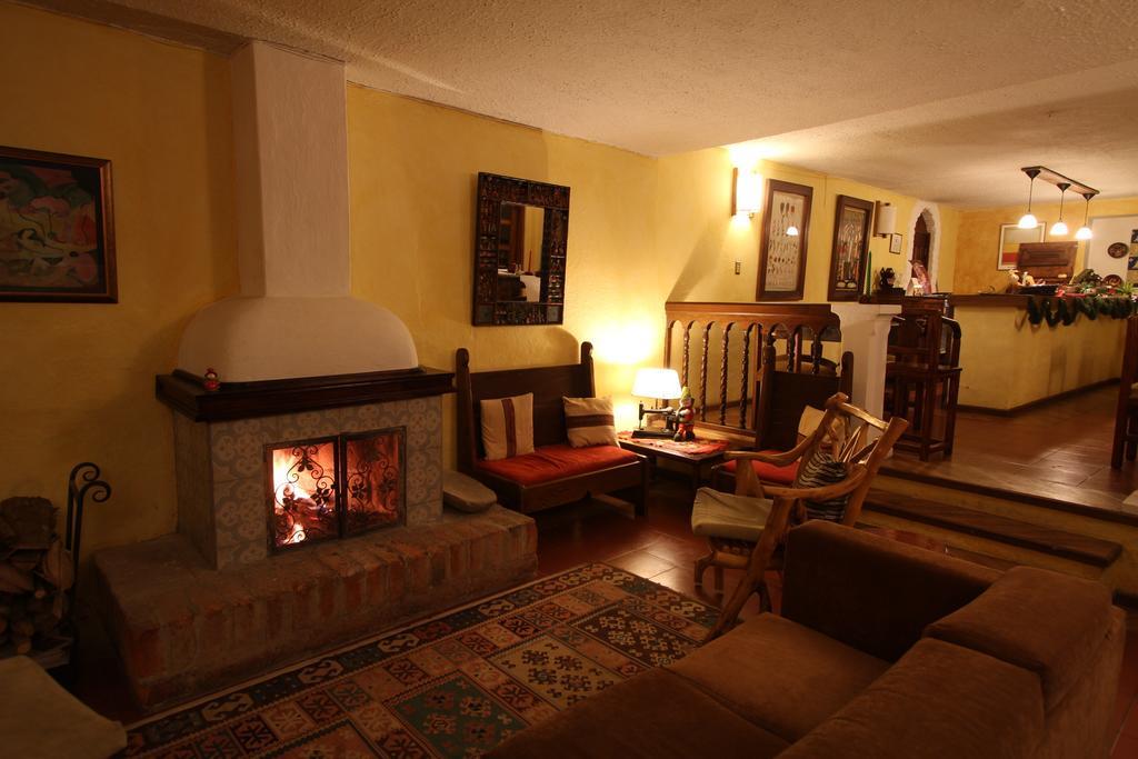 Las Palmeras Inn Отавало Экстерьер фото