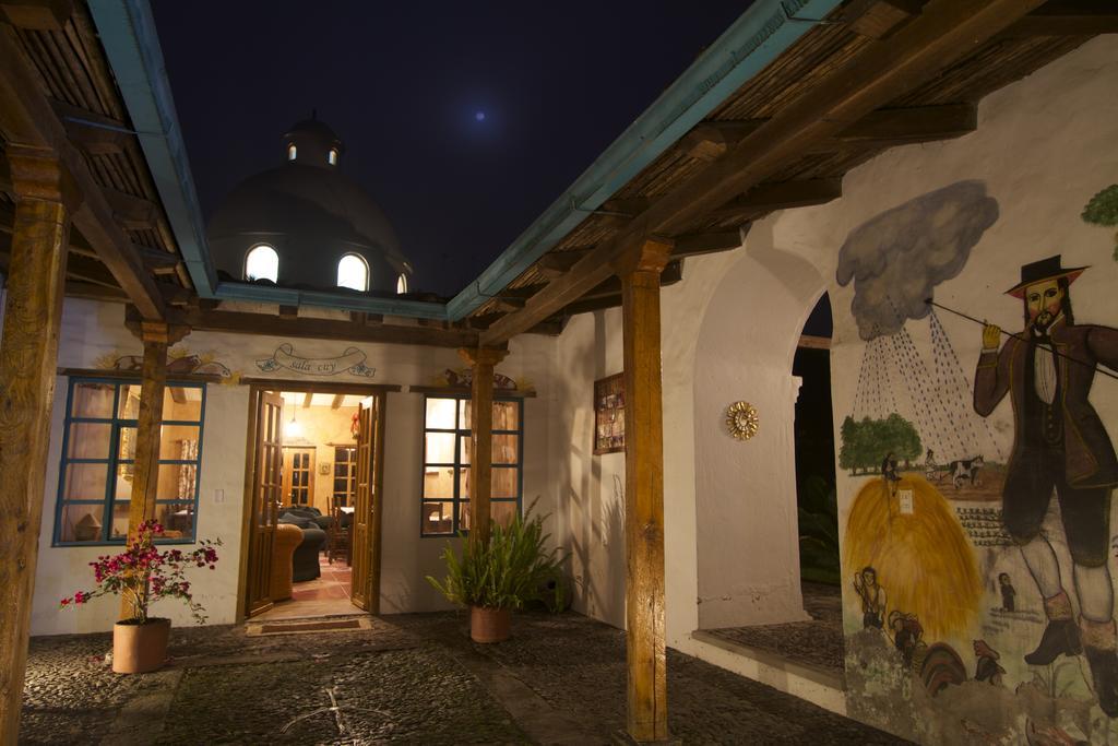 Las Palmeras Inn Отавало Экстерьер фото