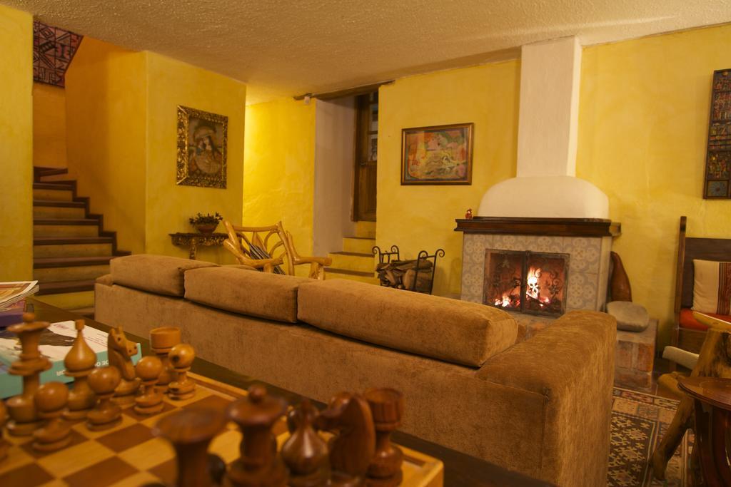 Las Palmeras Inn Отавало Экстерьер фото