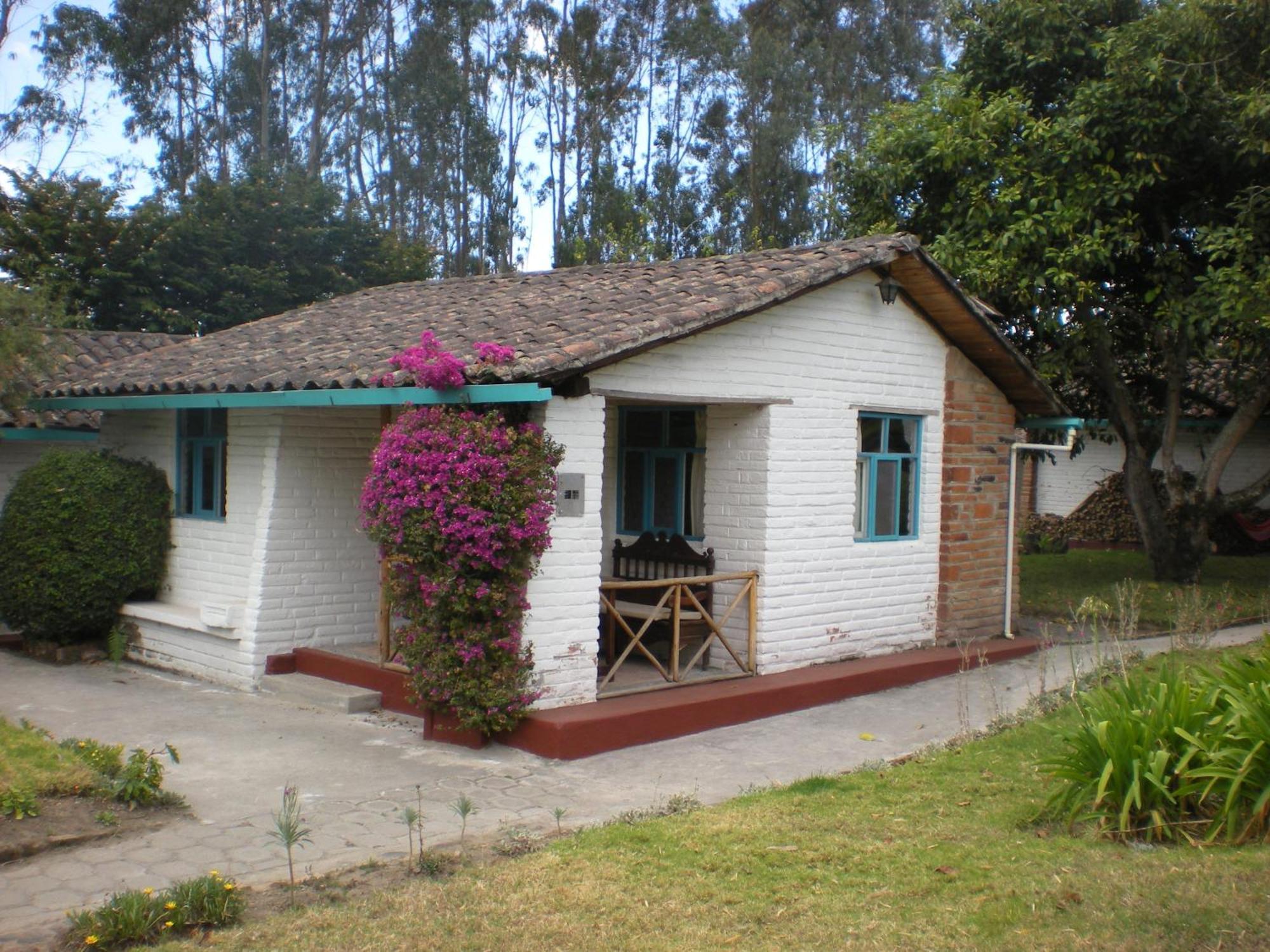 Las Palmeras Inn Отавало Экстерьер фото
