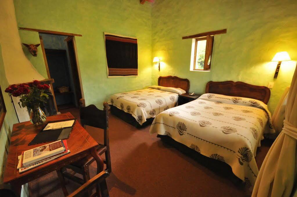 Las Palmeras Inn Отавало Экстерьер фото