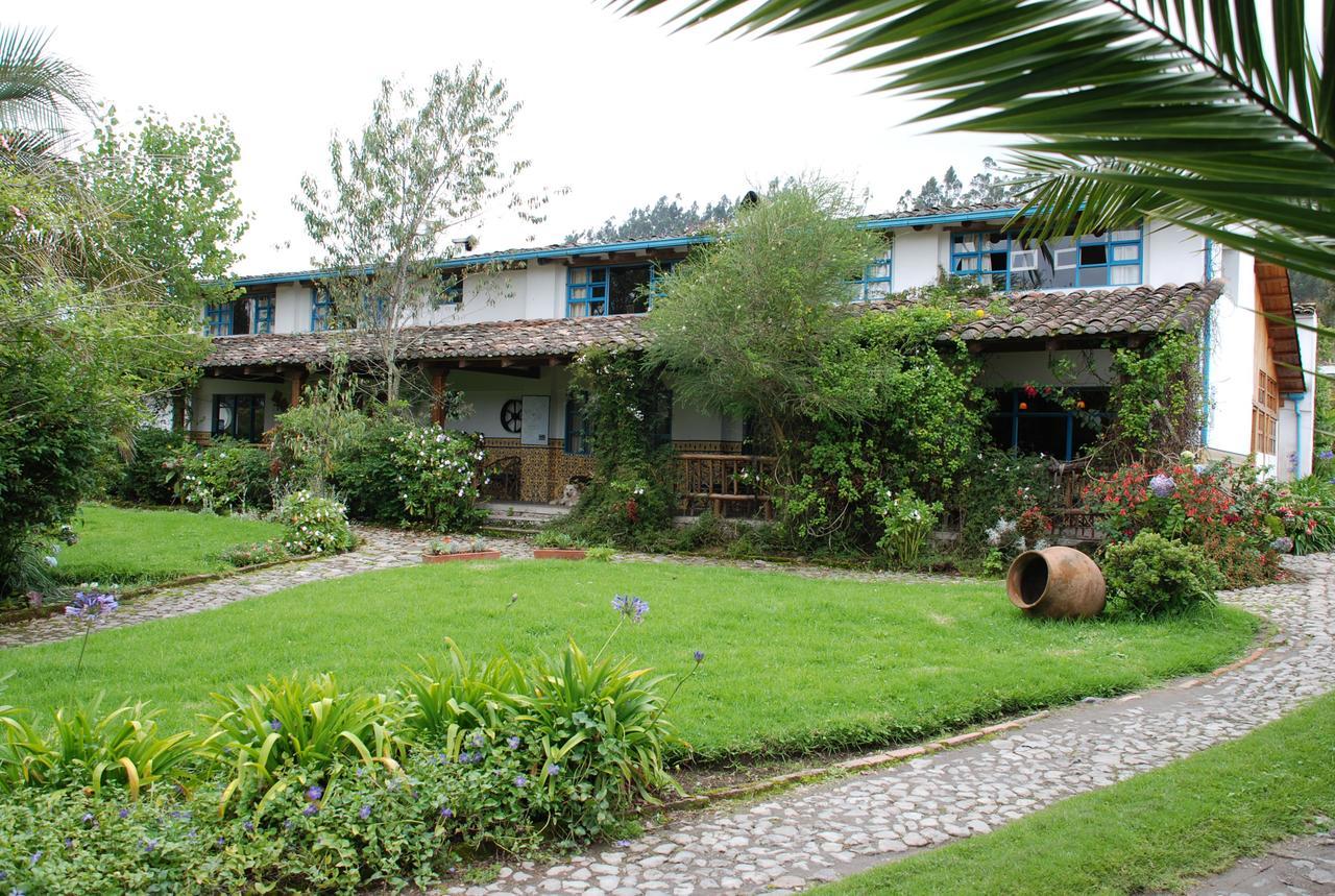 Las Palmeras Inn Отавало Экстерьер фото