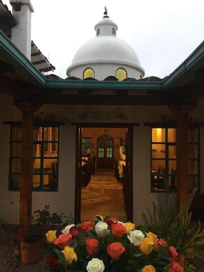 Las Palmeras Inn Отавало Экстерьер фото